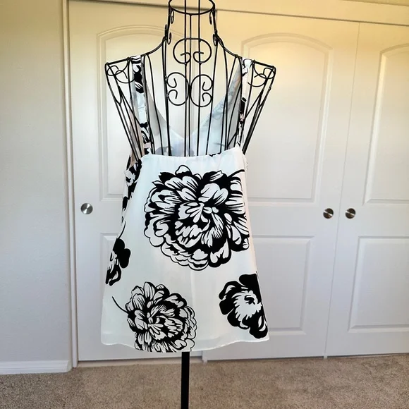 Banana Republic Tank Top - NWOT - Picture 4 of 7